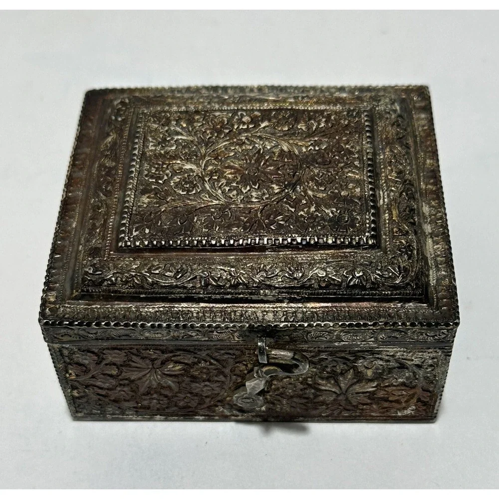 Vintagemetal Trinket Jewelry Make Up Box 3